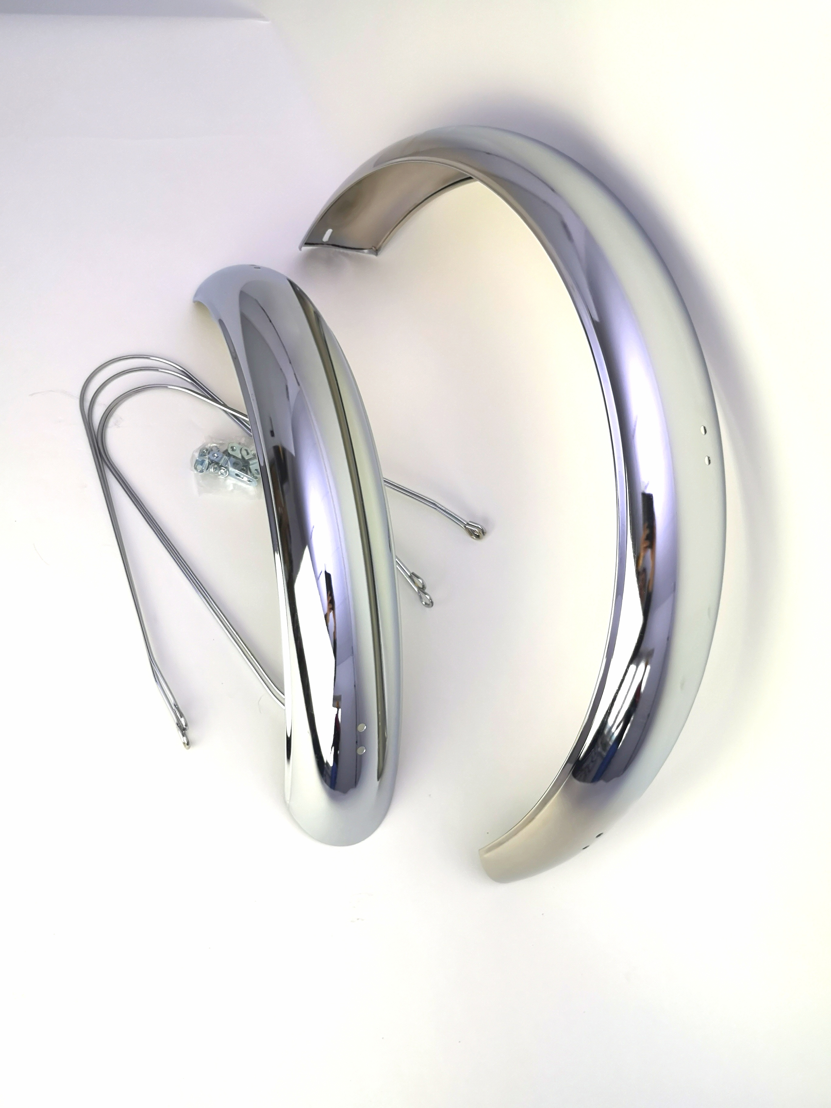 Fender Set 24 / 26 inches, 100 mm wide , chrome plated, with stays