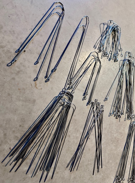 Lot of various mudguard struts over 60 pcs