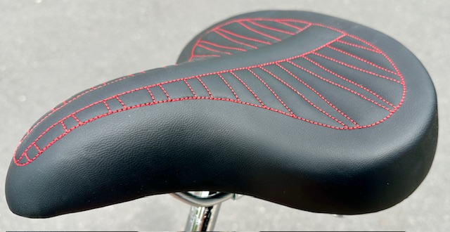 70s Cruiser Saddle Classic Alfa Italy black with red topstitching