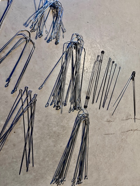 Lot of various mudguard struts over 60 pcs