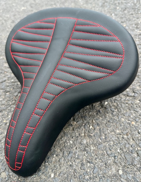 70s Cruiser Saddle Classic Alfa Italy black with red topstitching